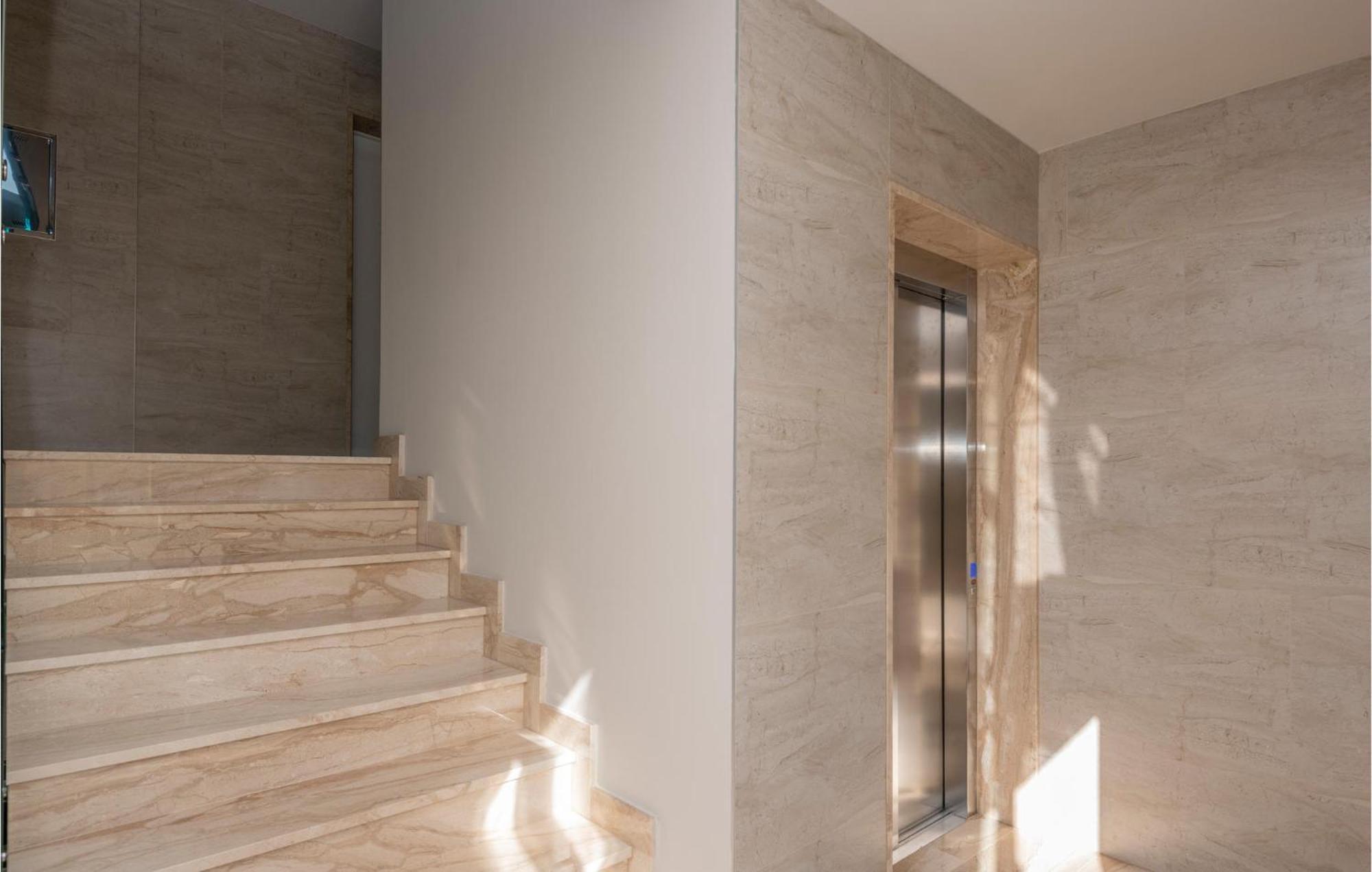 Stunning Apartment In Tucepi With Kitchen Exterior foto
