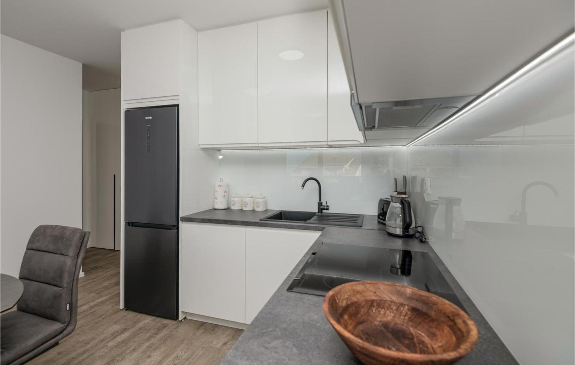 Stunning Apartment In Tucepi With Kitchen Exterior foto